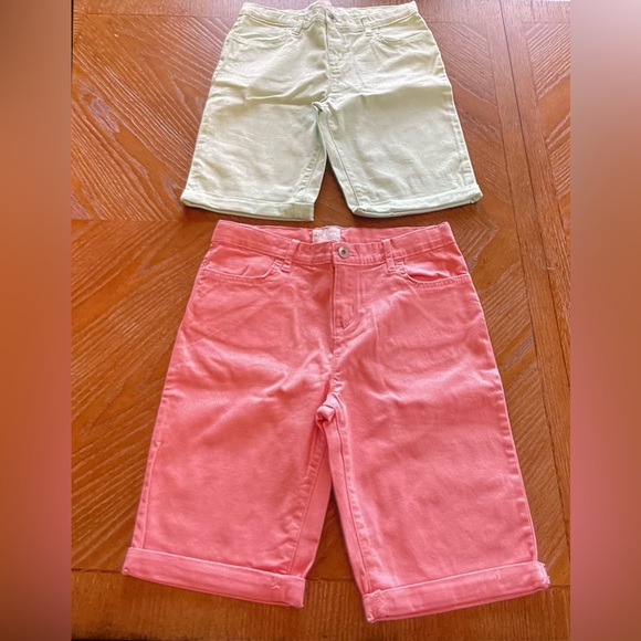 **SOLD ** Colorful Kids Clothing Bundle - Picture 10 of 16